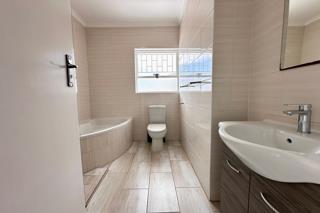 3 Bedroom Property for Sale in Bloubergrant Western Cape